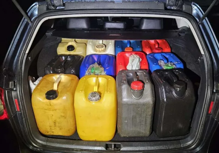 Kanisteri u gepeku 872x610