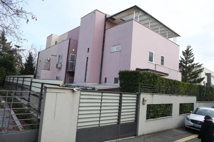 Kuca zdravka colica12