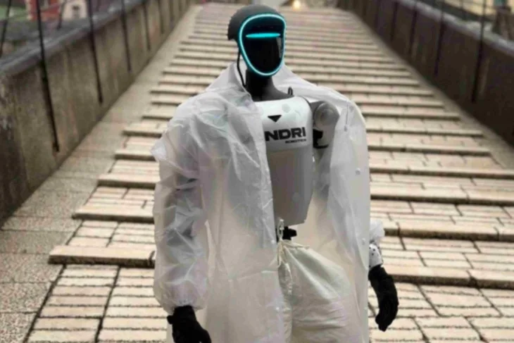 Humanoidni robot Roby