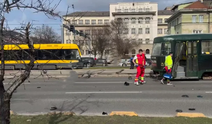 Tramvaj iskocio iz sina 1