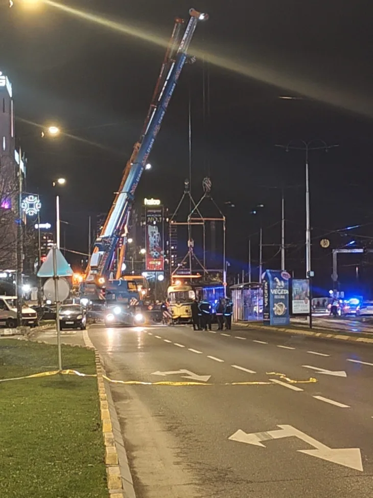 Tramvaj iskocio iz sina