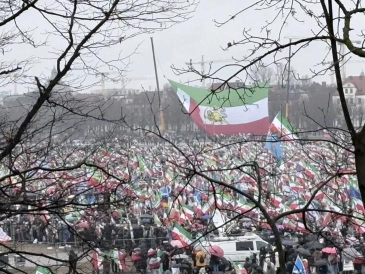 Minhen protest iran/ x