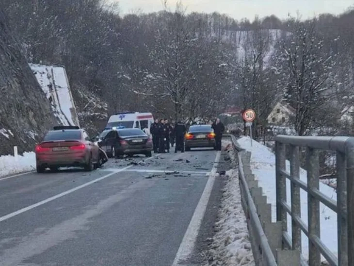 Crna Gora Automobil iz pratnje premijera sletjelo s puta nakon sudara
