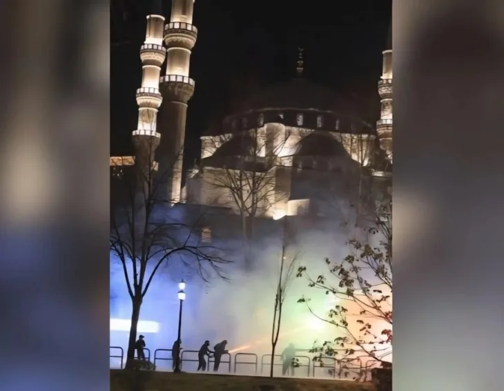 Tirana dzamija suzavac 02