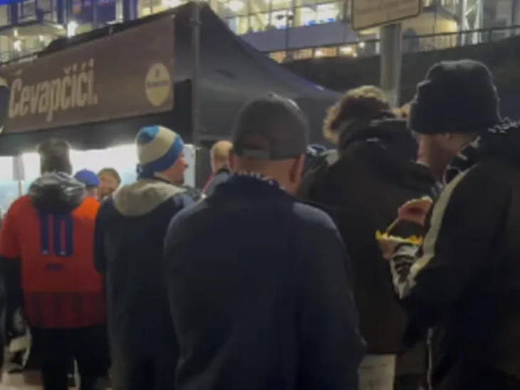 Na stadionu Schalkea se prodaju cevapi