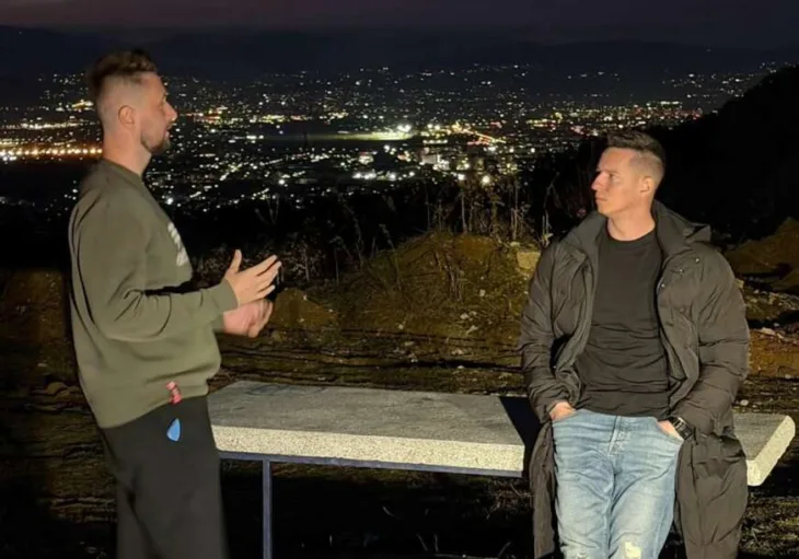 Karton revolucija 872x610