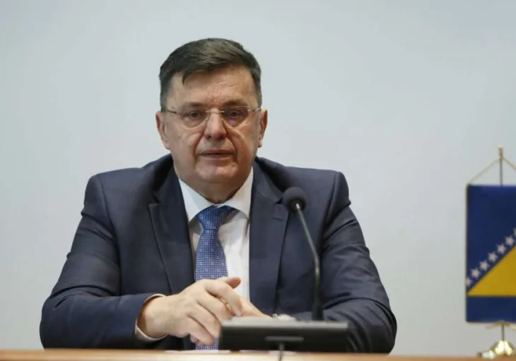 Zoran tegeltija 872x610