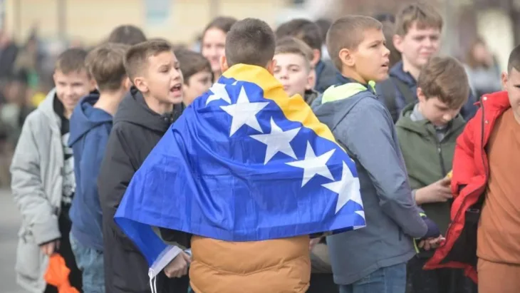 Dan nezavisnosti defile ucenika osnovnih i srednjih skola povodom dana nezavisnosti bih37062