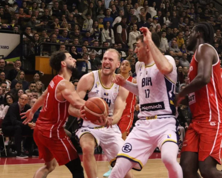 Kosarka Bi H svicarska 27 02