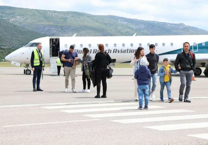 Aerodrom mostar turisti 872x610