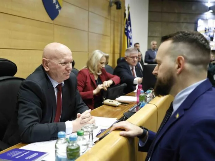 Parlament F Bi H 03 fena