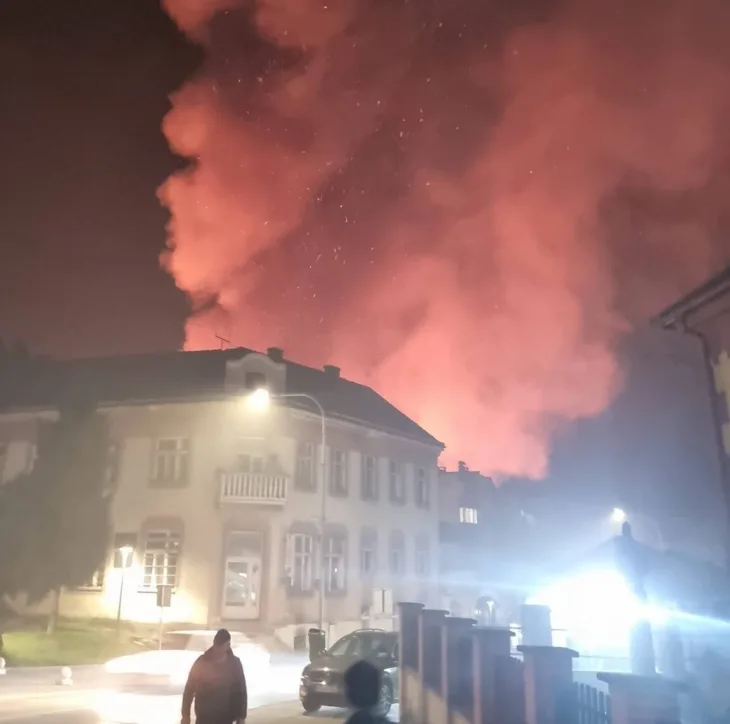 Velika Kladusa se zapalio objekat Saniteksa