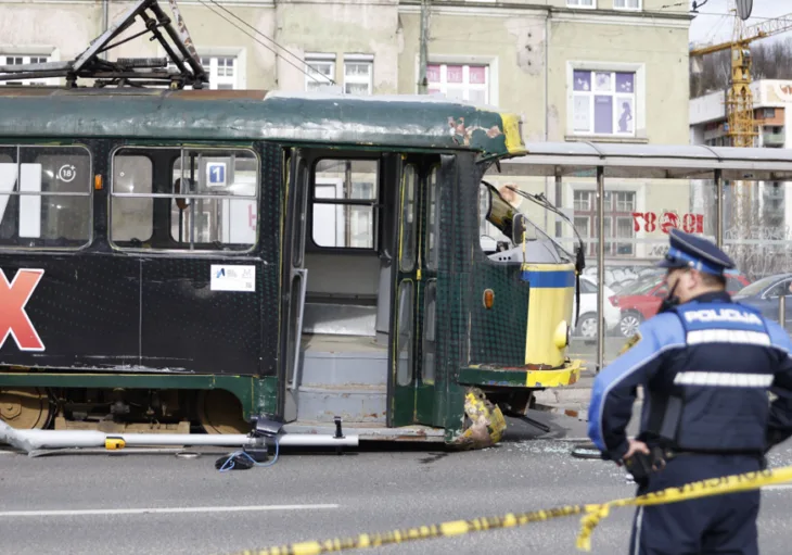 Nesreca tramvaj policajac 872x610