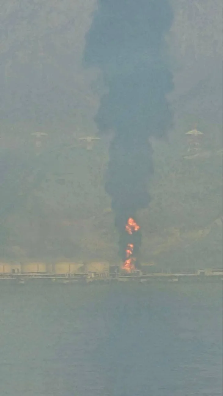 Iran napao 03 UAE kljucna naftna luka u Emiratima