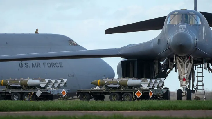 B 1 avioni utovar municije