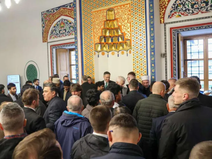 Becirovic klanjao bajram namaz u aladza dzamiji u foci becbaj 69bcf05ac2fdb