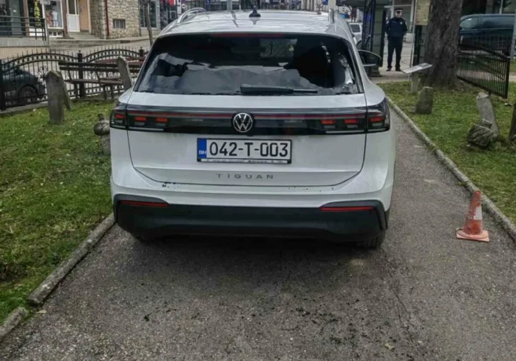 Prnjavor automobil dzamija 872x610