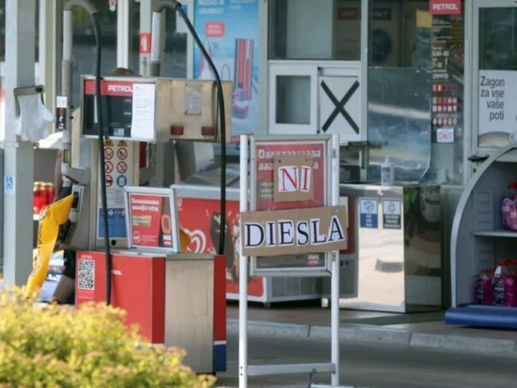 Slovenija benzinska pumpa nestasica 03