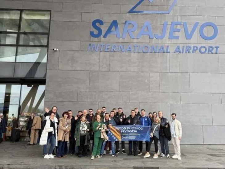 Navijaci iz sarajeva krenuli ka velsu idemo po prolaz centtt 69c257e81d5db