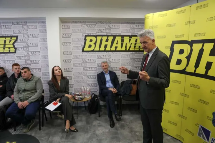 Bihamkforto 1774525053