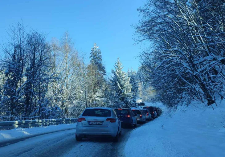 Snijeg planina saobracaj automobili guzva led poledilo trebevic zima snijeg kolona 2 872x610