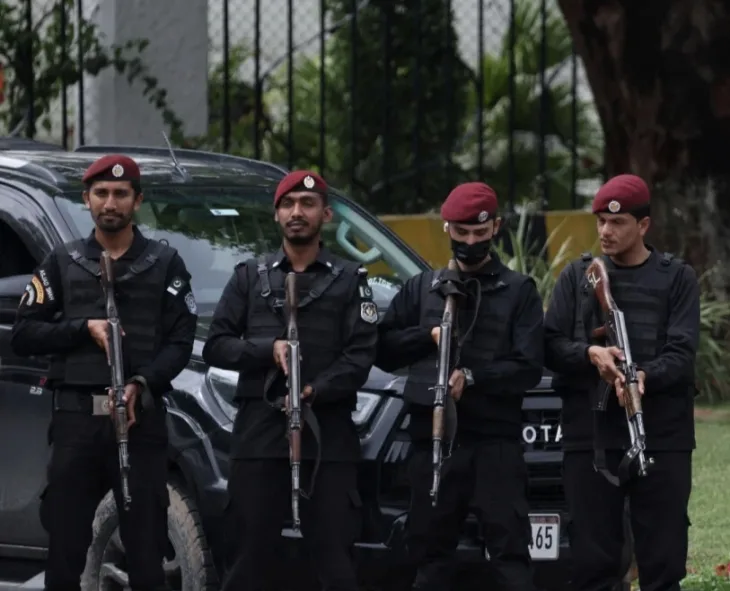 Pakistan Islamabad 03 policija  rojzers