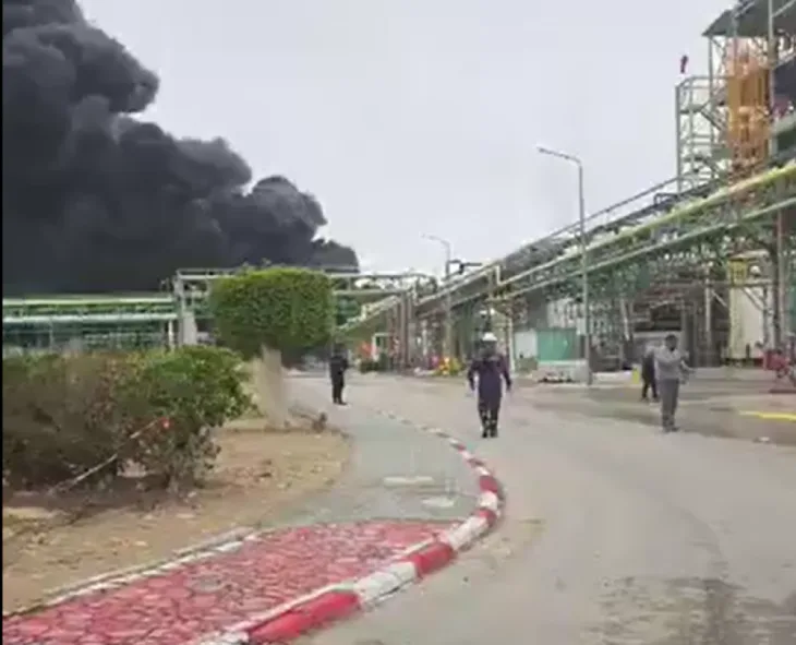 Izrael 03 Buknuo ogroman pozar u industrijskoj zoni nakon iranskog udara