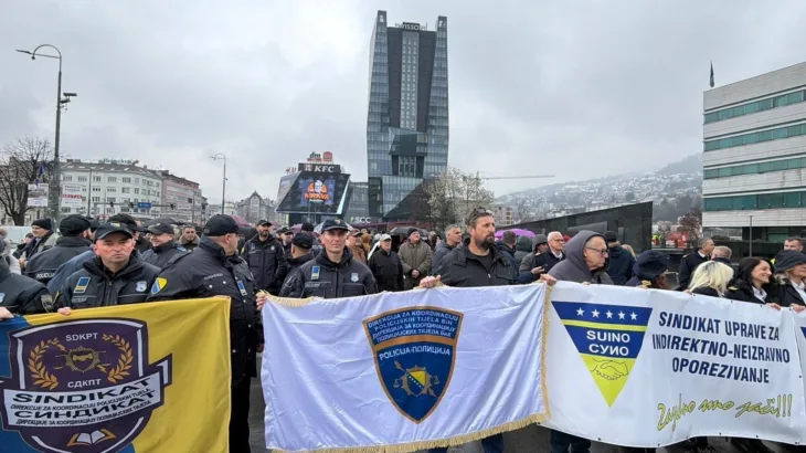 Protest drzavnih policajaca i sluzbenika avaz