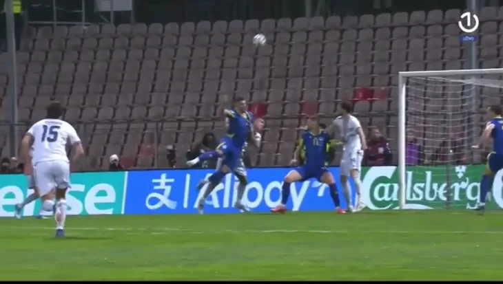 Ermedin Demirovic Clement Turpin Kako ovo nije penal