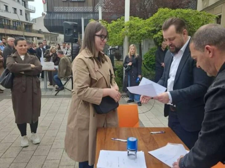 Cazin srufenti / fena