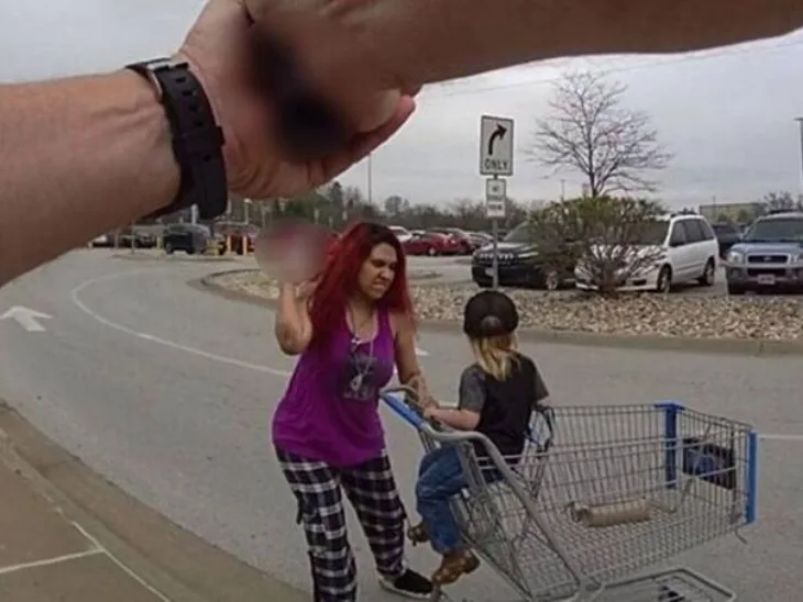 Policija u SAD ubila zenu jer je nozem napala dijete u prodavnici