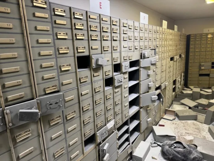 Italija pljacka banke u Napulju