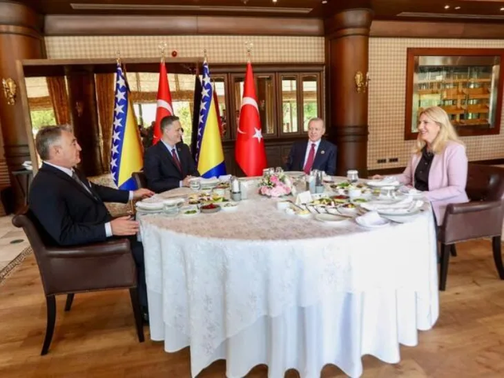 Recep Tayyip Erdogan zeljko komsic denis becirovic zeljka cvijanovic   Clanovi Predsjednistva Bi H na dorucku s Erdoganom