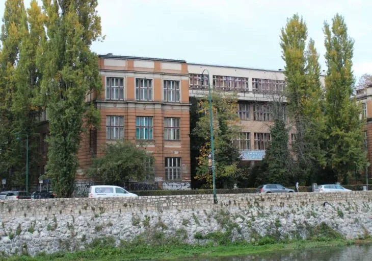 Gimnazija obala 872x610