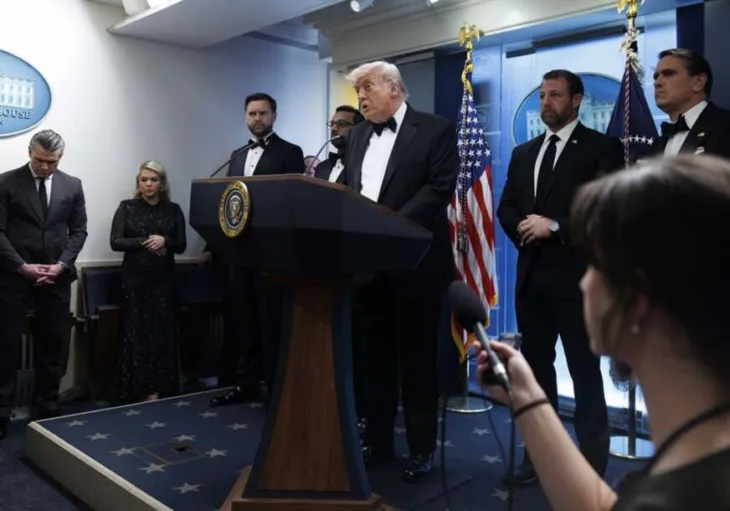 Donald trump nakon pucnjave 872x610