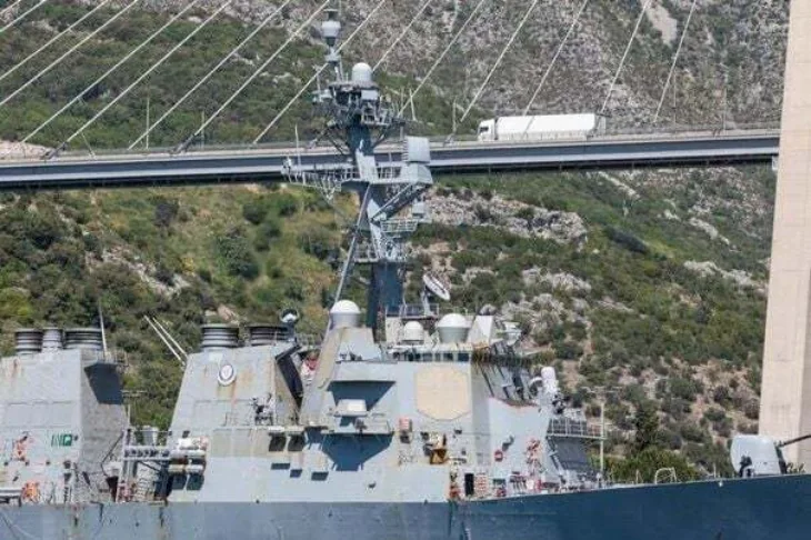 Americki ratni brod u Dubrovniku