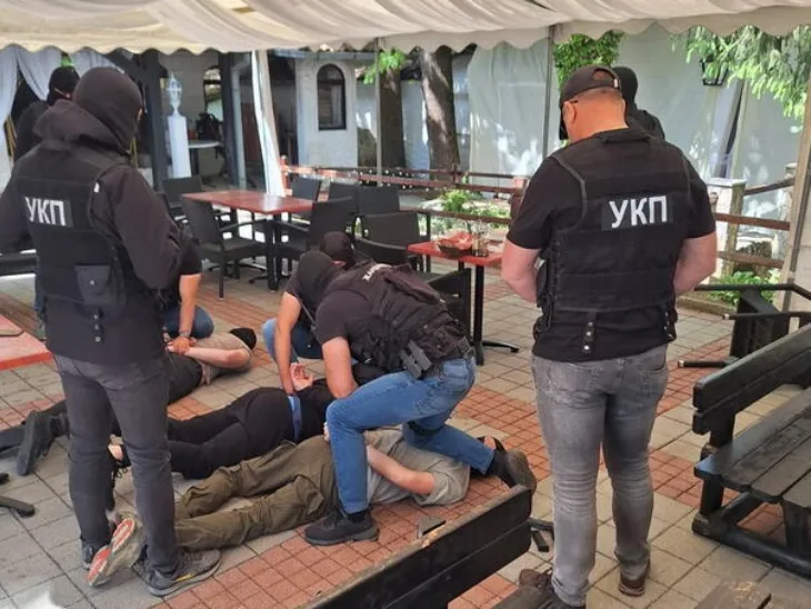 Prijedor 05 uhapsen policajac i dvije osobe pronadeni raketni bacaci