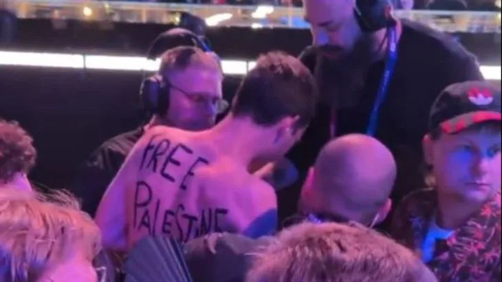Eurosongu u Becu Osiguranje izbacivalo propalestinske demonstrante