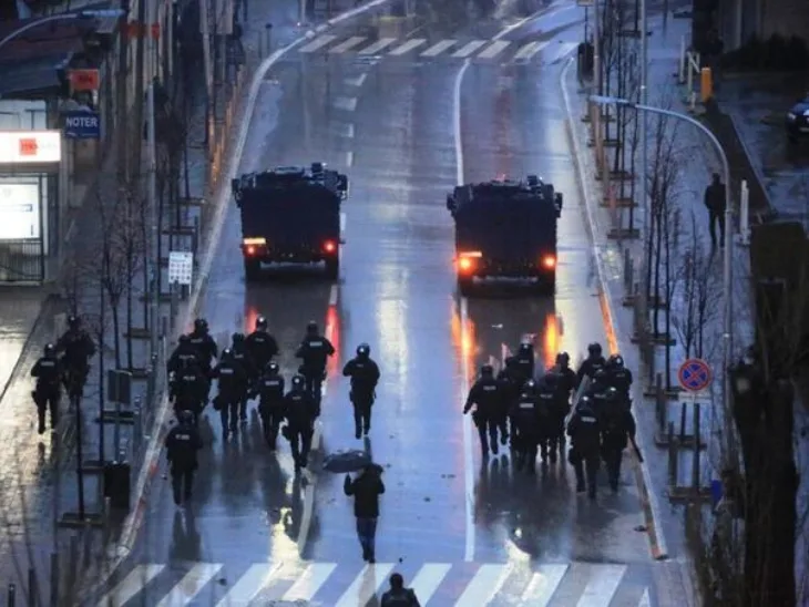 Kosovo vojska policija