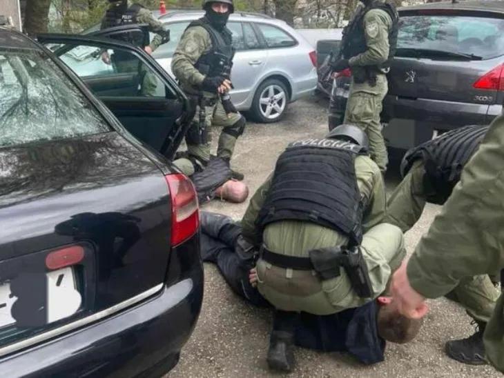 Drama u Visokom Bjezao ukradenim autom pa udario policajca