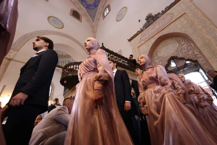 Gazi Husrev-begova medresa maturanti/ mina