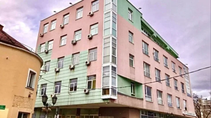 Sud visoko