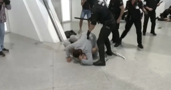 Spanija aerodrom sukobi aktivisti gaza policija