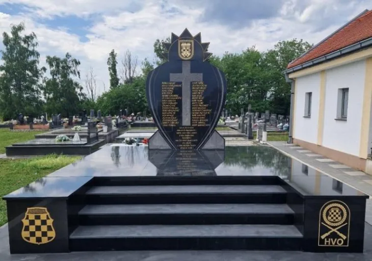 Derventa Kod Dervente postavljen novi spomenik pripadnicima HVO