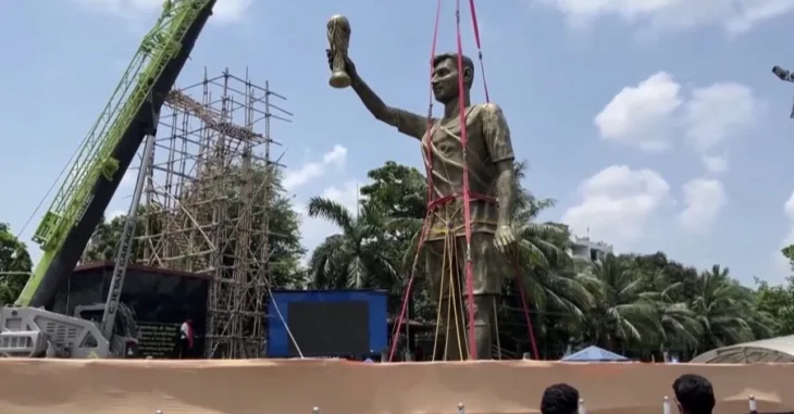 Messi indija statua