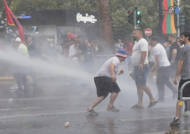 Albanija protesti
