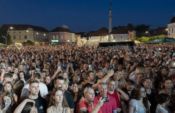 Tuzla koncert dzenan loncarevic