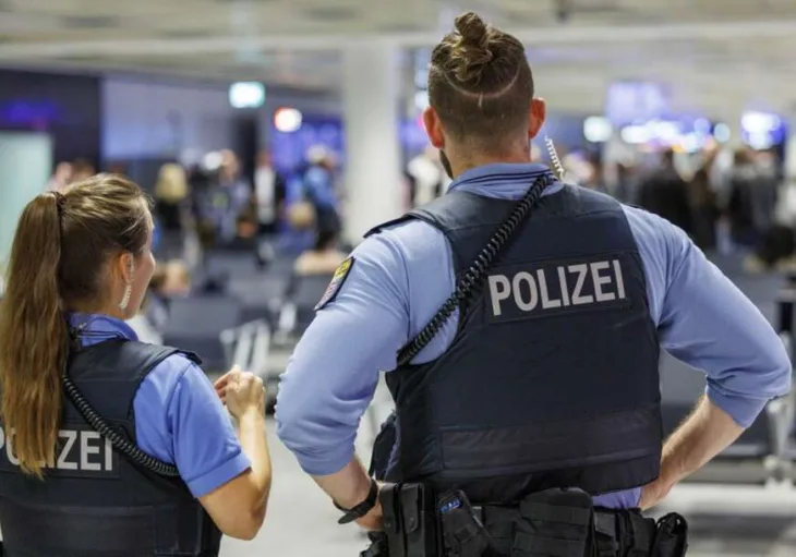 Policija njemacka 872x610