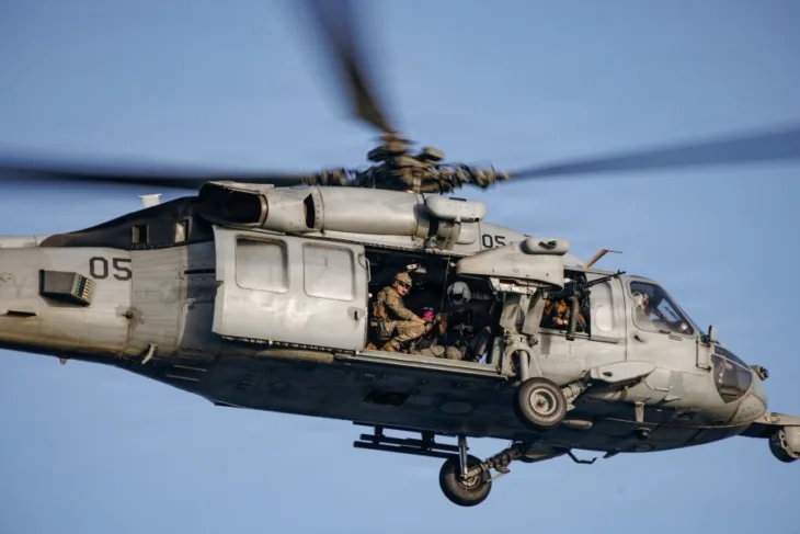 Americki borbeni helikopter AH 64 Apache