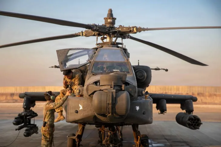 Sad apache helikopter